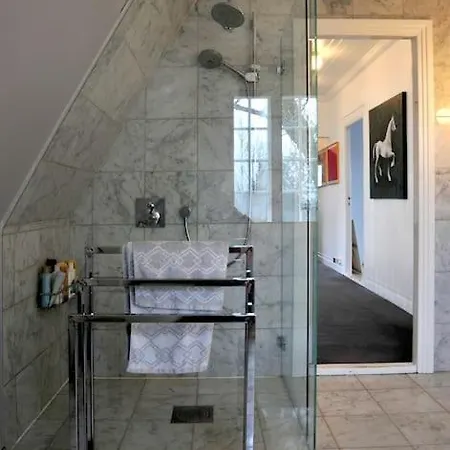 Nydelig Hus, Ons 2024