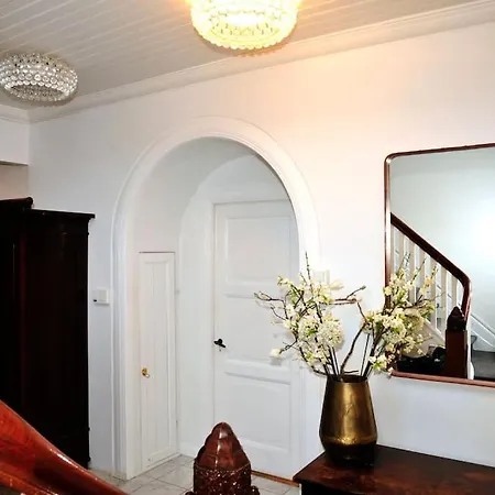 Nydelig Hus, Ons 2024 Villa